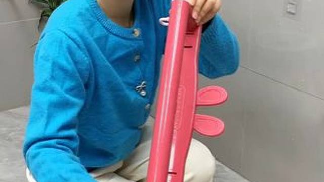 #可伸缩毛巾架  收纳毛巾不占空间，还是个#可伸缩拖鞋架  拖鞋上墙不积水，卫生间干净整洁多了#免打