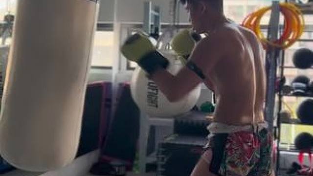 #拳击 #拳力以赴 .生命在于追求。
改变你的想法，
 就会改变你的世界。
ชีวิตเราอยู่