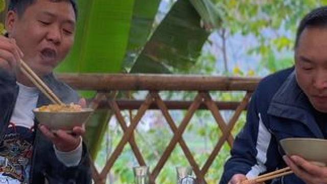 天冷就适合这样炖了吃，再来一碗香肠饭，这味道绝了！ #新农人计划2024 #农村美食 #乡村生活家 