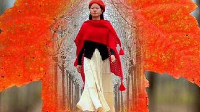 人在树叶中走的视频如何做，今天三十秒教会你#手机摄影 #秋天落叶 #创意视频制作