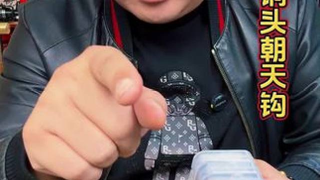 小凤仙铜头朝天鱼钩 又到了用朝天钩钓鱼的季节，如果你喜欢手绑鱼钩，这款小凤仙的品质非常不错。#鱼钩 