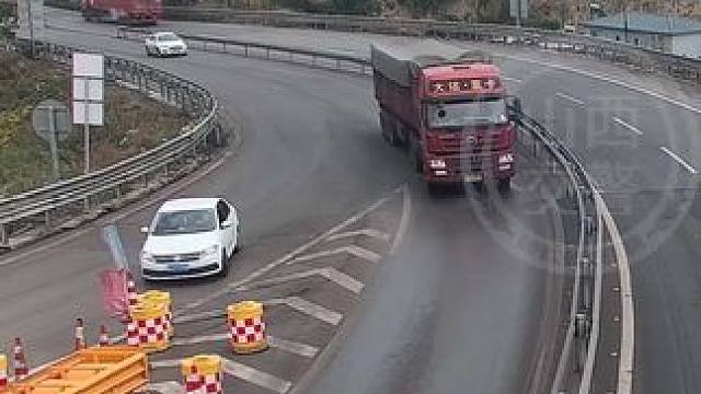 高速路上，别走“回头路”！#法润平安文明相伴 #文明交通携手共创 #交通安全知识点