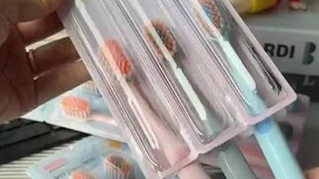 牙垢窝刷不干净的姐妹快来试试这款山型凸面牙刷，巨好用赶紧来薅#牙刷推荐 #里面的牙齿怎么刷 #牙刷大