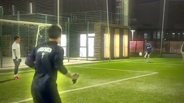 艾特你的好大儿学射门