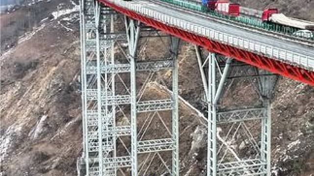 云端之路雅西高速，雨雪天气行车请注意安全和关注交通广播#雅西高速 #中国超级工程里的世界之最 #基建