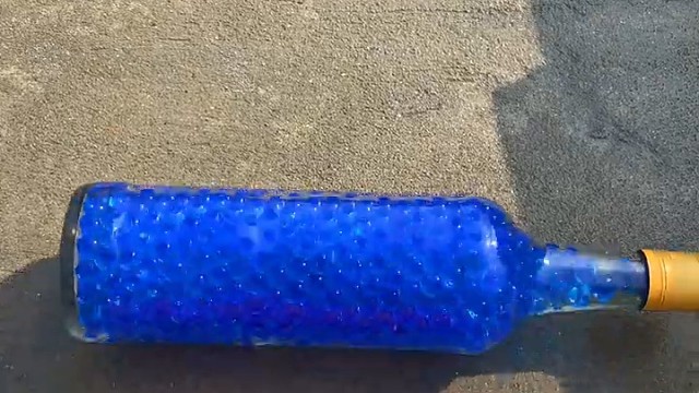 楼梯滚瓶子爆破解压时刻