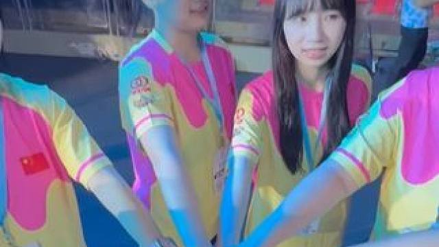 这就是决胜巅峰女子项目中国代表队的士气。中国队，加油！#决胜巅峰女子电竞 #中国女子电竞代表队首次为