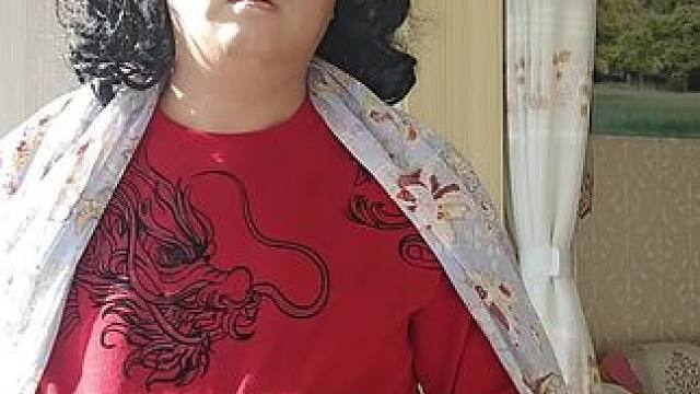 我说不要三胎，死鬼非要，这下可好，坐地铁也没让座的 #社会需要爱心 #逗你一笑烦恼忘掉