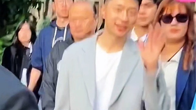 龙队这颜值妥妥的18岁大学生