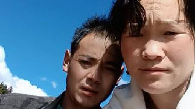 带双胞胎出去走走。#农村生活