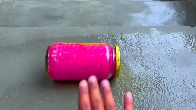 楼梯滚瓶子爆破解压时刻