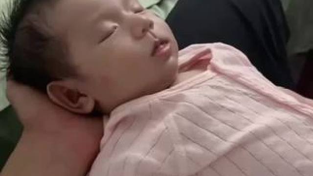 这大摆拳绝对基因里带的 #一身反骨的人类幼崽 #小宝宝能有什么坏心思呢 #带孩子 #被小孩子治愈的一