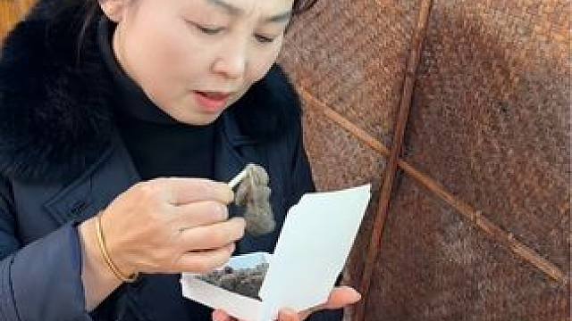 芝麻晒干了，做点芝麻粑粑吃