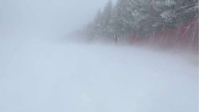 接下来几天准备接受风雪的洗礼吧#滑雪 #单板滑雪 #技术滑行 #下雪就得这样玩