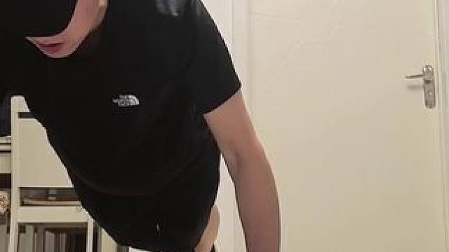 聊天局:俯卧撑需要天天练吗？ #自律打卡 #俯卧撑