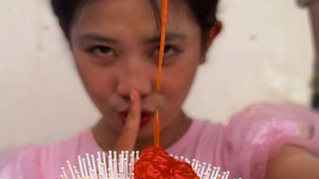 ToRung搞笑 小姐姐玩辣椒酱
#搞笑 #看一遍笑一遍 #解压 #搞笑视频