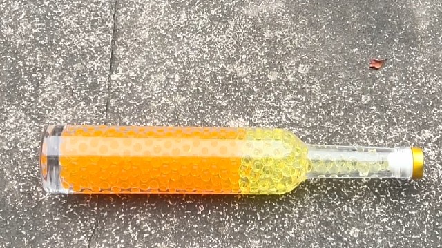 楼梯滚瓶子爆破解压时刻