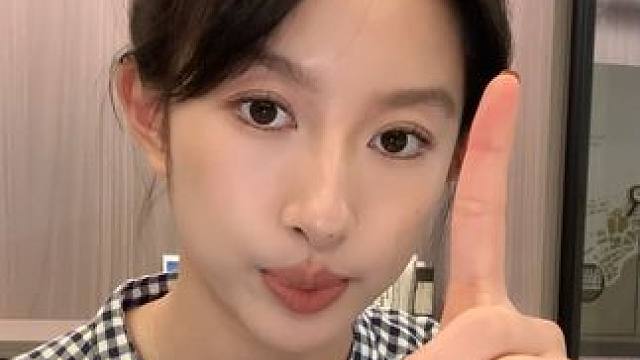 我自己给你们准备了一点小心意，下单的姐妹记得进售后群领取哦#水光肌 #淂意粉霜#秋冬底妆 #化妆包