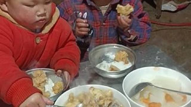 今天煮酥肉给双胞胎吃。#记录真实生活