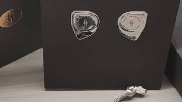 什么！又有人来测评入耳式耳机了？还要送？#无畏契约 #兴戈ew200 #三角洲行动