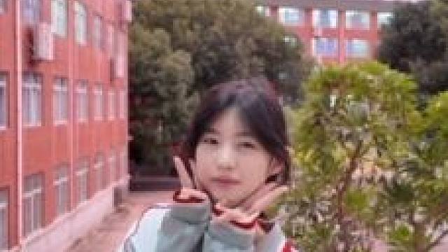 #女高 #校园随拍 #08#大疆pocket3  天青色等烟雨而我在等你