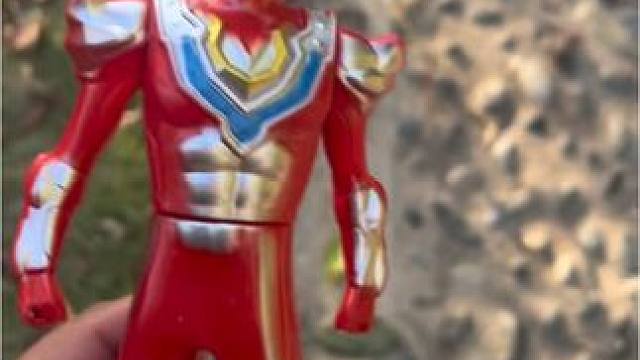 奥特曼看到小草先生脸上长满了痘痘#儿童玩具 #奥特曼玩具 #童年乐趣