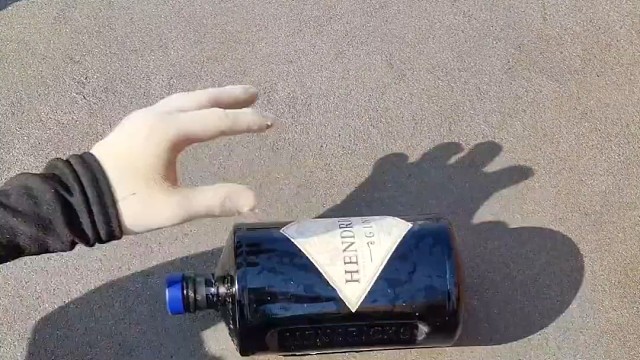 楼梯滚瓶子爆破解压时刻