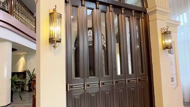 这中西结合的奢华典范铜门喜欢吗#中宝天一铜门#铜门#苏州#别墅门#偏轴门