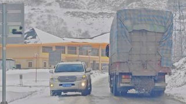 #公路旅行去看一场童话里的雪 #保持热爱奔赴山海 #雪一落这里就美成了诗 #自由是灵魂的氧气 #下雪