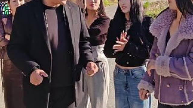 明天（30号）晚上武冈市区两场演出
后天武冈市区继续演出#武冈 #演出现场 #隆回志几文化演艺团