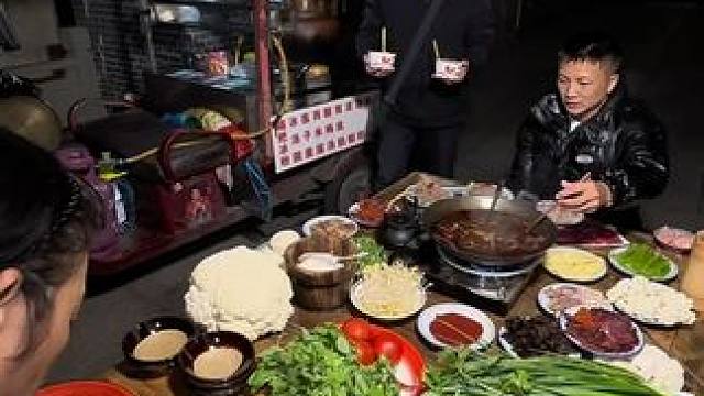 吃了那么多渣渣牛肉火锅，正主居然现在才从邛崃杀来成都 #川渝人藏在胃里的乡愁 #舌尖上的非遗美食 #
