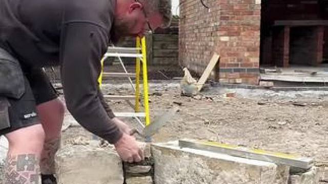 来自苏格兰的传统石头砌墙工艺！#能工巧匠 #施工工艺 #砌墙