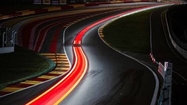 谁能拒绝夜晚的艾尔罗格
#斯帕赛道 #保时捷 #911gt3cup #911 #赛车