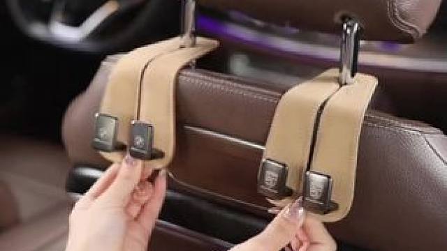 #超便宜超划算 汽车座椅双挂钩折叠式挂钩，#专车专用 颜色很哇塞！#携带方便  #车载挂钩 #汽车装