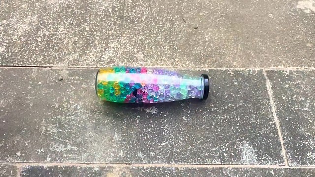 楼梯滚瓶子爆破解压时刻