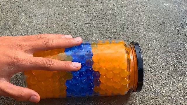 楼梯滚瓶子爆破解压时刻