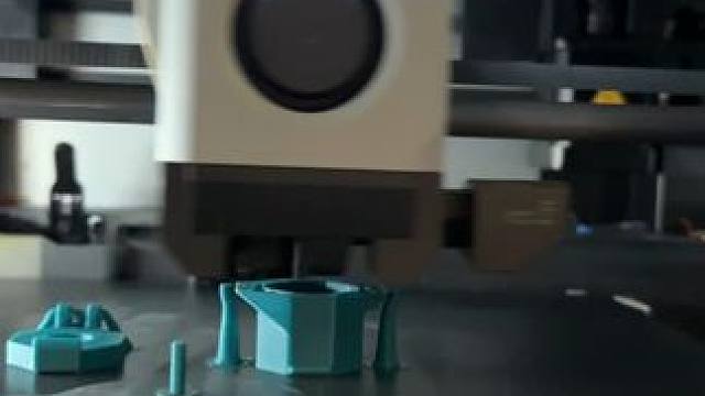 装了十几颗磁铁，通过磁力发射出去~ #玩个很新的东西 #解压玩具 #3d打印