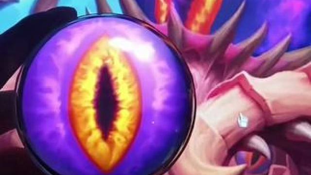 手做，克苏恩之眼 #炉石传说 #克苏恩 #深暗领域 
群友自己做的克苏恩之眼效果，可以念台词。群友说