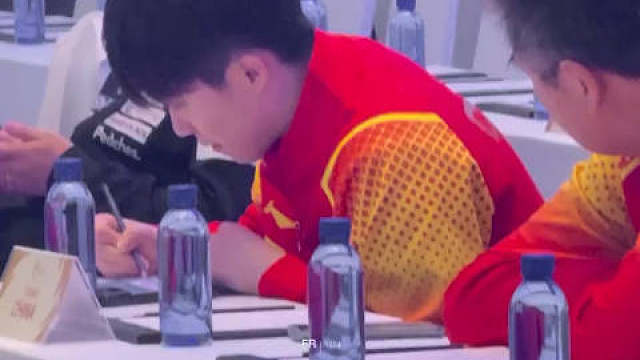 王楚钦这么认真在画什么呢
