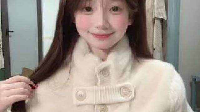 想当小蘑菇 什么都不用干 只用撑伞发呆^⦁᎑-^ ಣ#甜妹