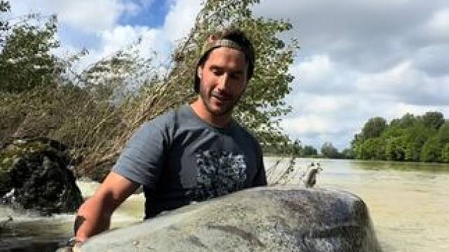 巨鲶 #国外视频分享 #好大一条鱼 #钓鱼的乐趣只有钓鱼人懂