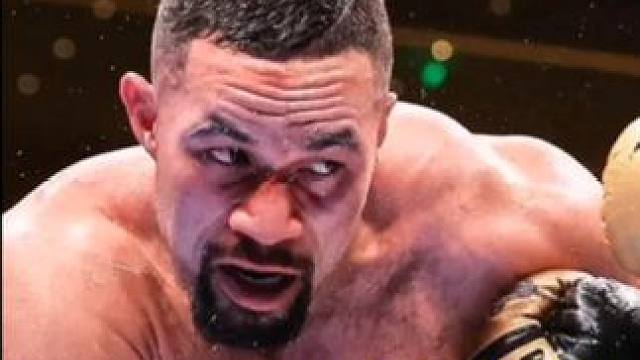 张志磊展示大师级水准！云淡风轻的一记后手直拳残暴击倒帕克