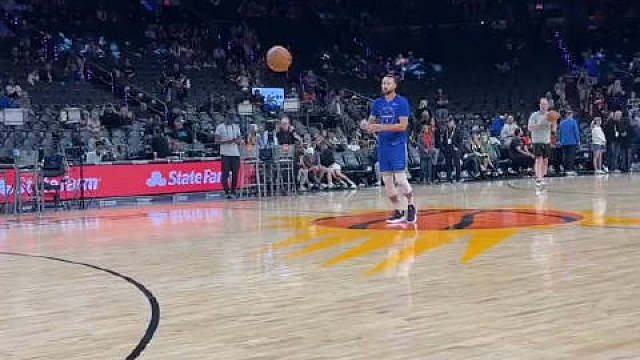 库里连进2个logo球