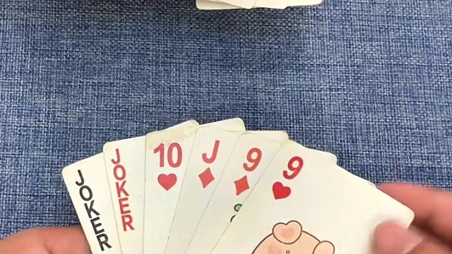 胜负不在于牌的多少，而在于牌面的大小