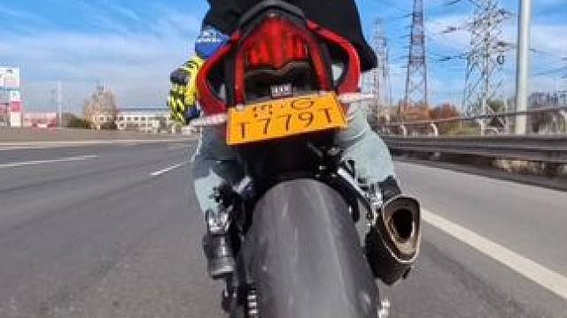 你好像察觉到了什么，于是开始记录 #X4全景相机 #insta360 #影石创作大赛 #机车