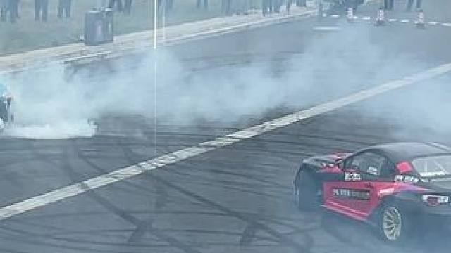 还是飘移好玩 还是飘移好玩！#漂移 #速度与激情 #后驱车的魅力 #飘移 #汽车文化