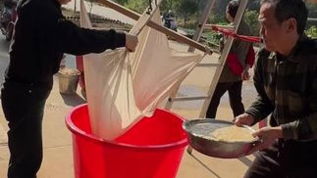 地道的农家红薯粉就是这样制作的，你说平台上五元一斤够不够？