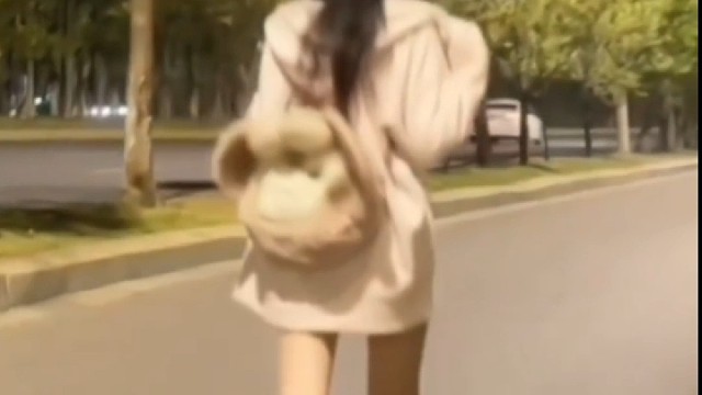 看你挺会走路的，要不要一起散步