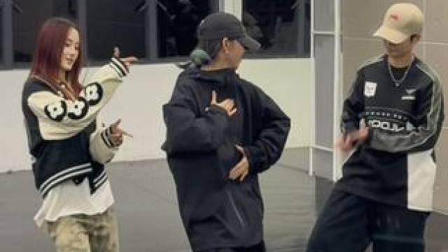 广东孩子想看雪了 #下雪了一起跳个舞吧 #和好朋友一起拍