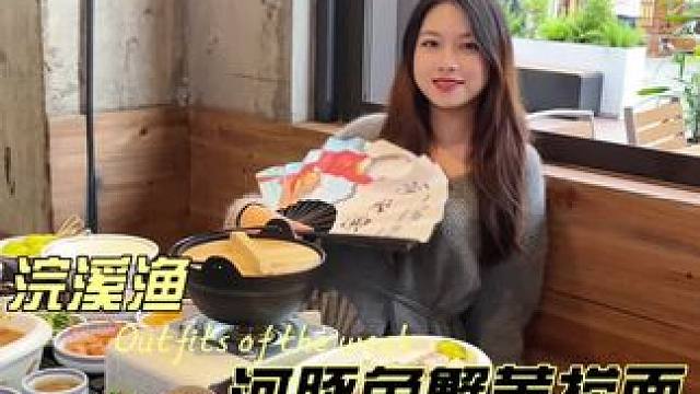 蟹黄捞面捞饭，还有蟹黄泡饭~好看又好吃~#蟹黄面 #蟹黄捞饭 #江南烟雨 #美食